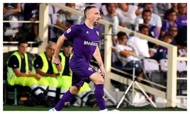  国际米兰后防失误不断主帅面临下课危机  