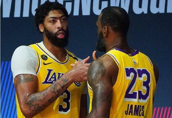  詹姆斯狂轰四十加三双率湖人逆转取胜  